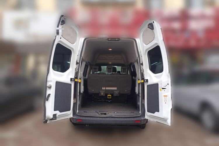 Used Ford Transit 2017 2.0T Diesel Multi-Function Commercial Vehicle Short Wheelbase Mid-Roof China V Standard
