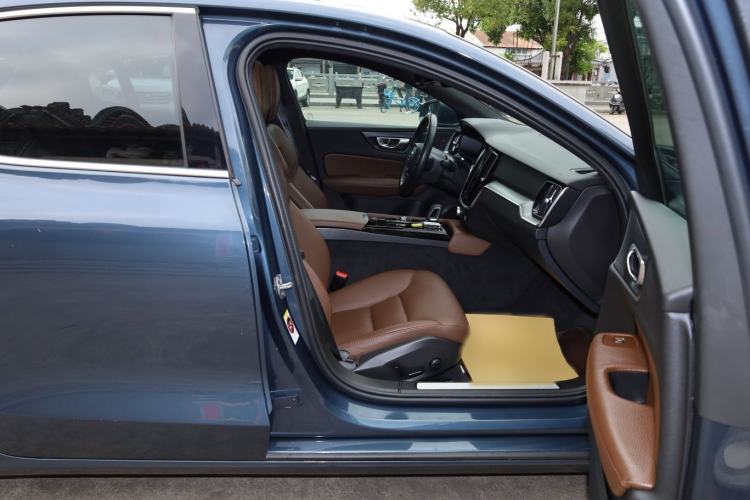 Used Volvo S60 New Energy 2021 T8 E-Drive Hybrid Four-Wheel Drive Smart Luxury Edition
