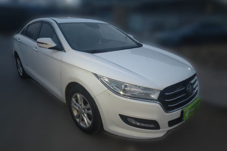 Used Bestune B50 2016 1.6L manual luxury version Front Right 45 Deg