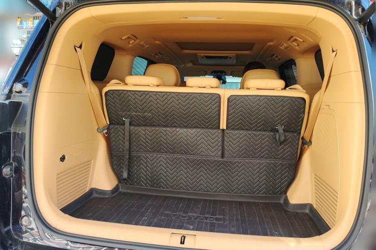 Used VOYAH Dream 2024 PHEV Extended-Range Premium Edition Trunk