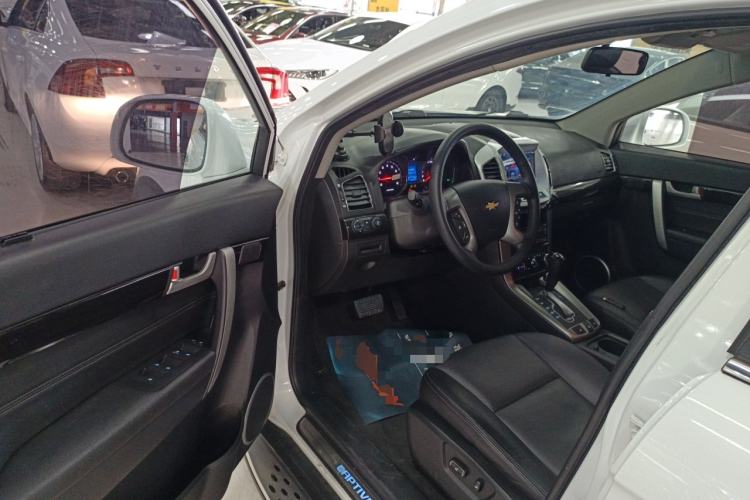 Used Chevrolet Captiva 2017 2.4L 4x4 Flagship Edition 7-Seater
