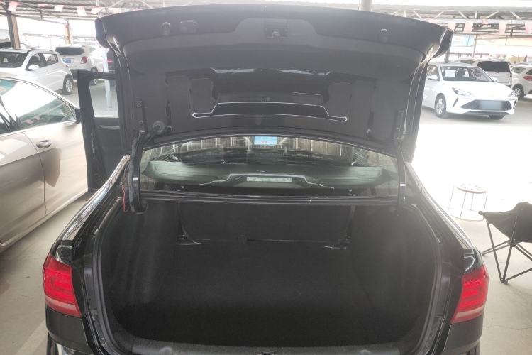 Used Volkswagen Lavida 2017 1.6L Manual Fashion Edition
