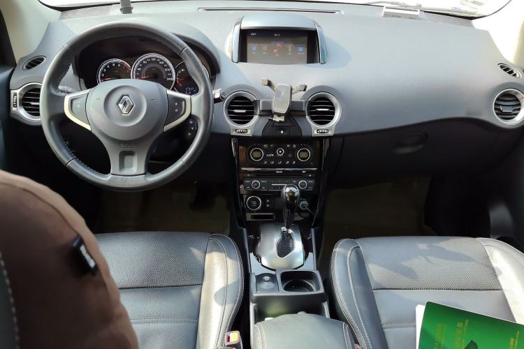 Used Renault Koleos 2015 2.5L 4x4 Comfort Edition Center Console