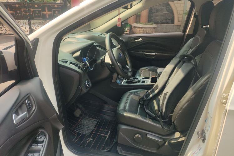 Used Ford Kuga 2017 EcoBoost 180 Two-Wheel-Drive Platinum Edition Driver Seat