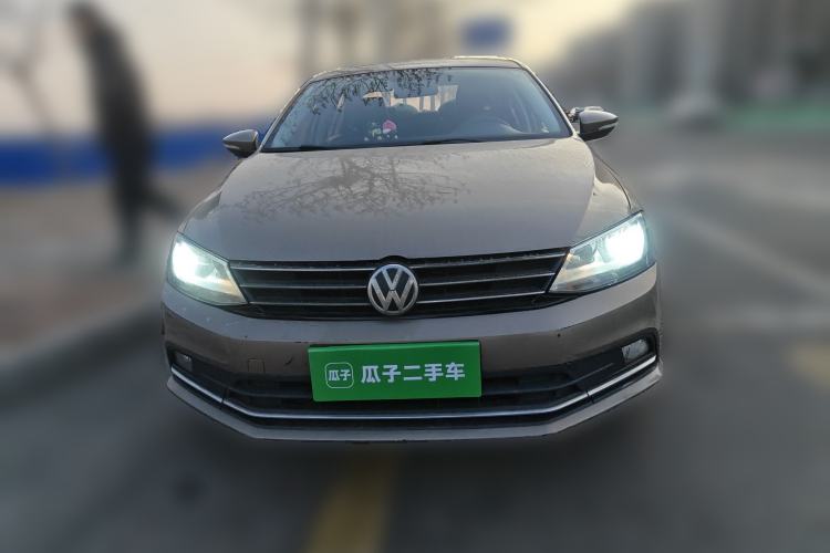 Used Volkswagen Sagitar 2015 1.6L Automatic Comfort Model
