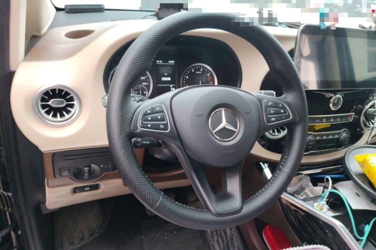 Used Mercedes-Benz Vito 2023 2.0T Elite Version 7 Seats Steering Wheel