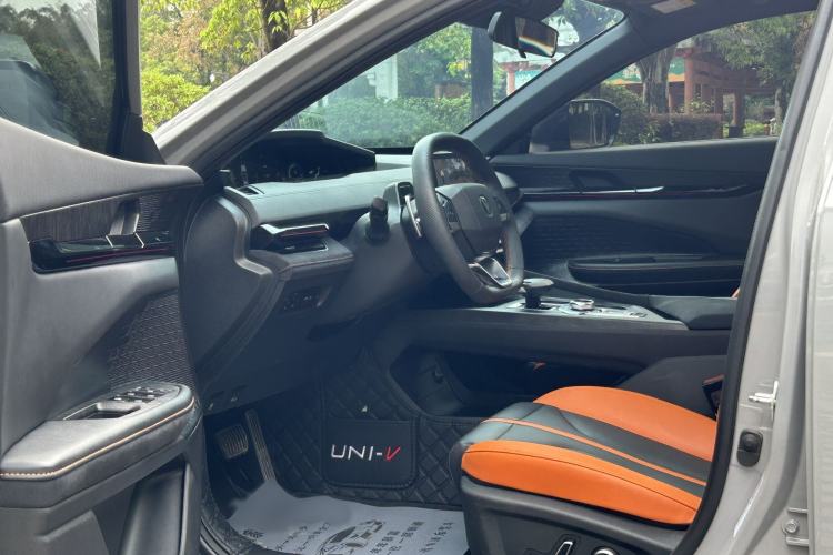 Used CHANGAN UNI-V 2024 1.5T Prestige Sport Edition
