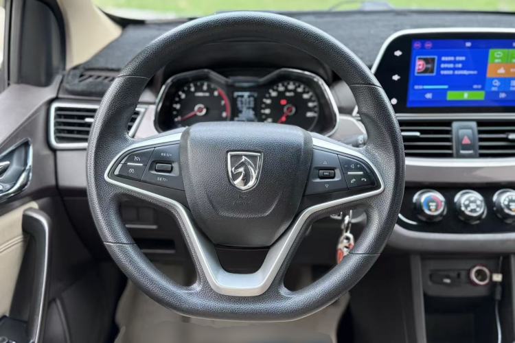 Used Baojun 310W 2017 1.5L Manual Fashion Model China V
