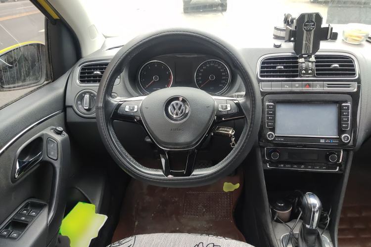 Used Volkswagen Polo 2014 1.6L Automatic Luxury Edition Steering Wheel
