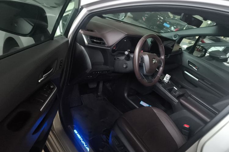 Used Toyota SIENNA 2021 2.5L Hybrid Platinum Edition
