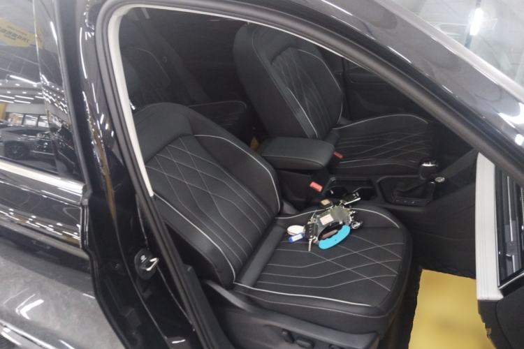 Used Volkswagen Tiguan L 2024 Outstanding Model 330TSI Automatic Two-Wheel Drive R-Line Dragon Glory Edition