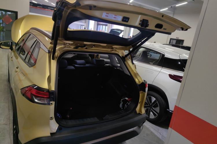 Used Toyota FRONTLANDER 2023 2.0L Smart Electric Hybrid Dual-Engine Deluxe Version
