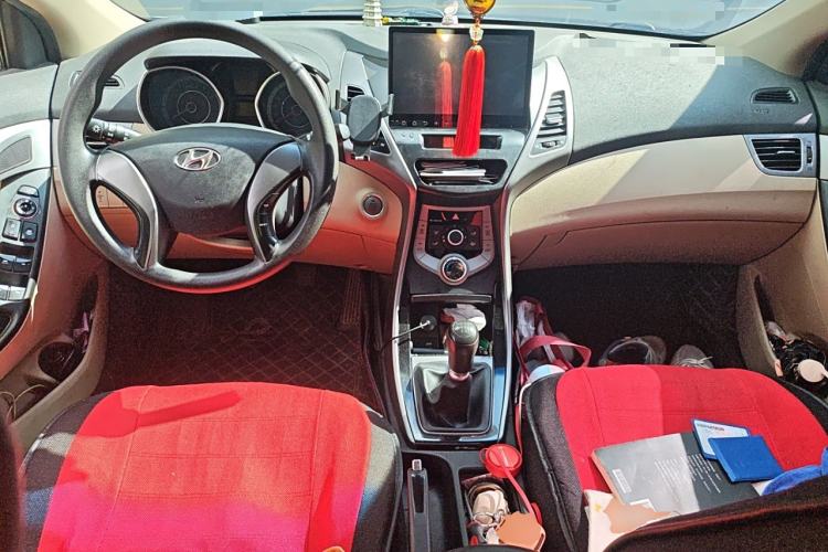 Used Hyundai Elantra (5th Generation / Langdong) 2016 1.6L Manual Luxury Model Center Console