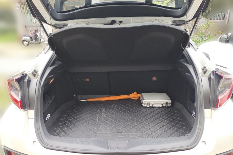 Used Toyota C-HR 2020 2.0L Luxury Edition Trunk