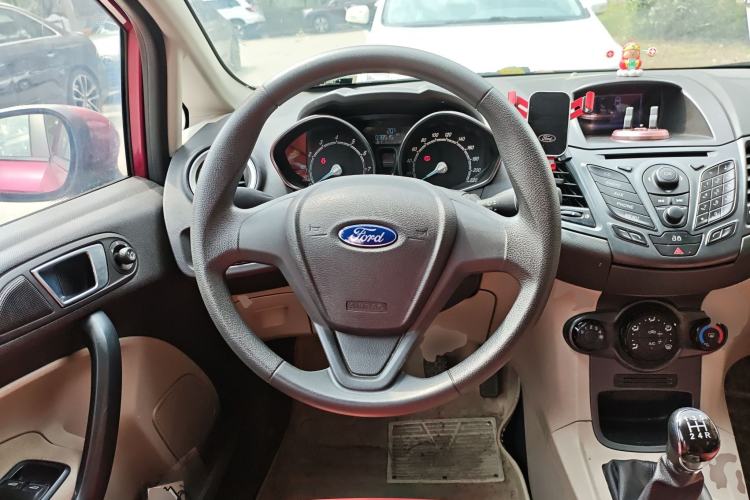 Used Ford Fiesta 2013 Sedan 1.5L Manual Fashion Edition
