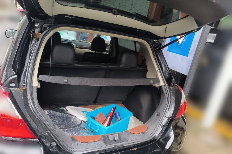 Used Venucia R50 2014 1.6L Automatic Splendid Edition