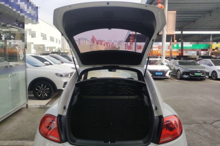 Used Volkswagen Beetle 2015 180TSI model Trunk