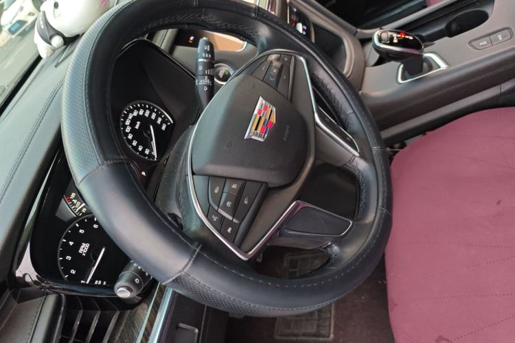 Used Cadillac XT5 2018 25T Luxury Model Steering Wheel