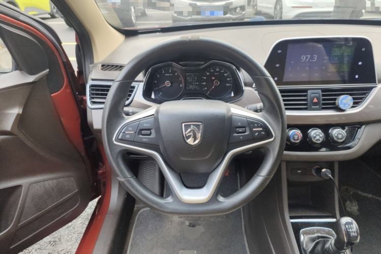 Used Baojun 310W 2017 1.5L Manual Fashion Model China V Steering Wheel