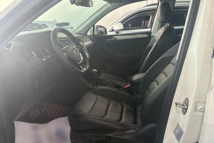Used Volkswagen Tiguan L 2019 Revised 330TSI Automatic Two-Wheel Drive Smart & Luxury Edition China VI Standard
