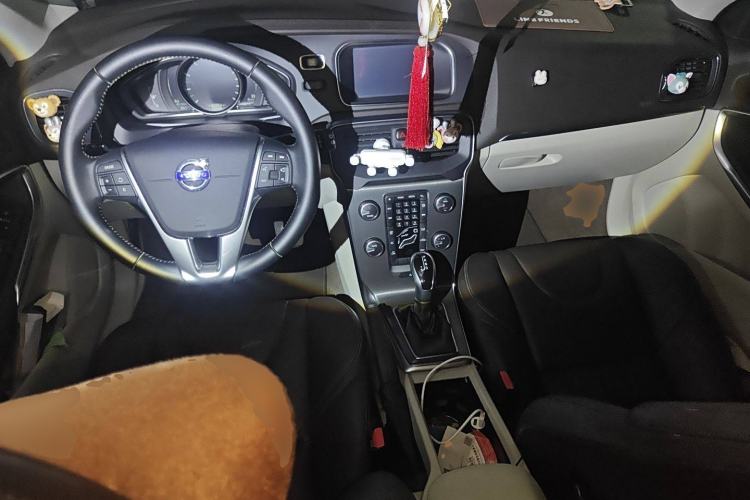 Used Volvo V40 2016 T3 Zhiyi Edition