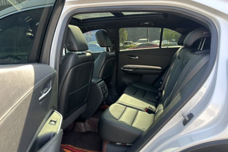 Used Cadillac XT4 2018 28T Two-Wheel-Drive Luxury Model
