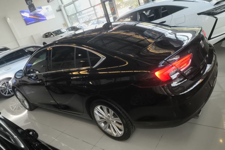 Used Buick Regal 2024 28T Luxury Edition Left Side