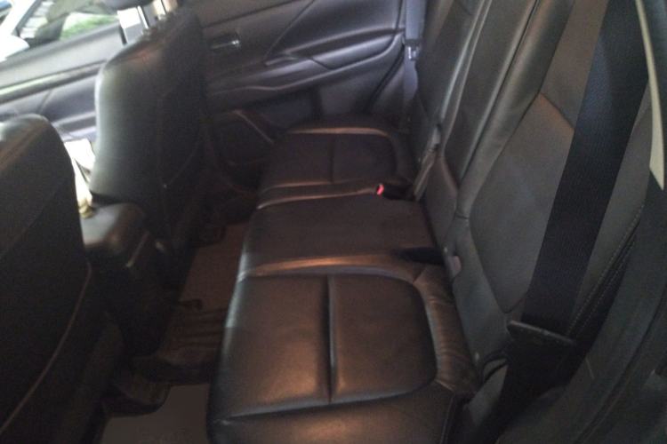 Used Mitsubishi Outlander 2016 2.4L 4x4 Elite Edition 5 Seats Left Rear Seat