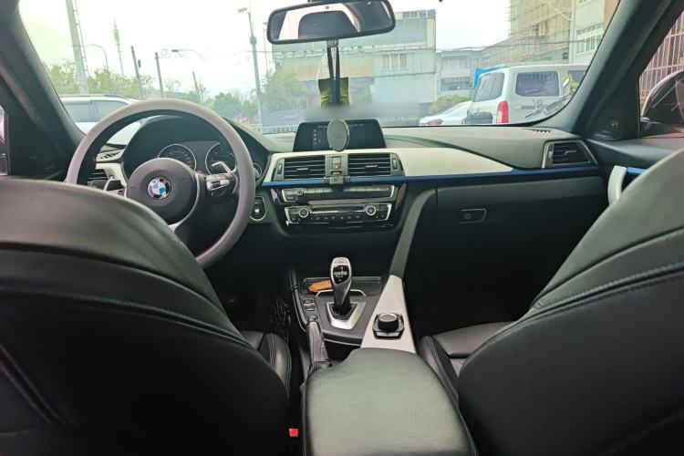 Used BMW 3 Series 2018 320i M Sport Package Center Console