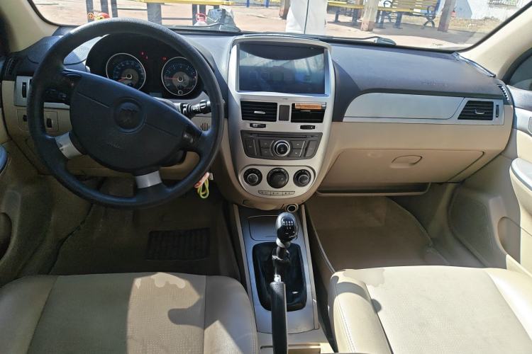 Used Buick Excelle 2011 1.6 LX-MT Center Console