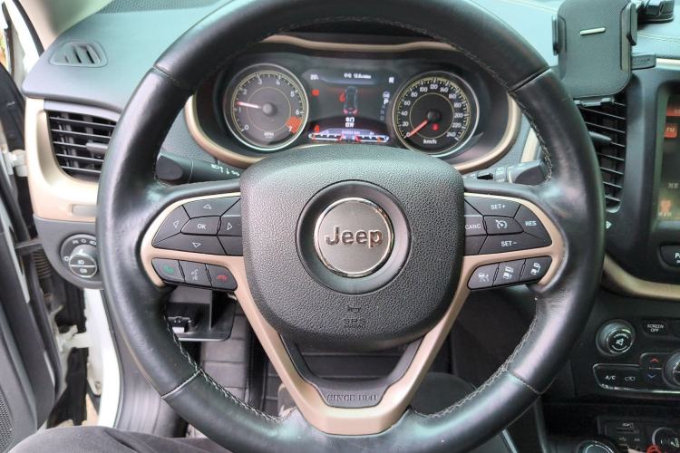 Used Jeep Cherokee 2014 2.4L Luxury Edition