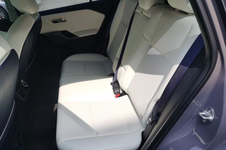 Used Toyota RAV4 2026 Model Dual-Engine 2.0L Two-Wheel Drive Luxury Edition Left Rear Seat