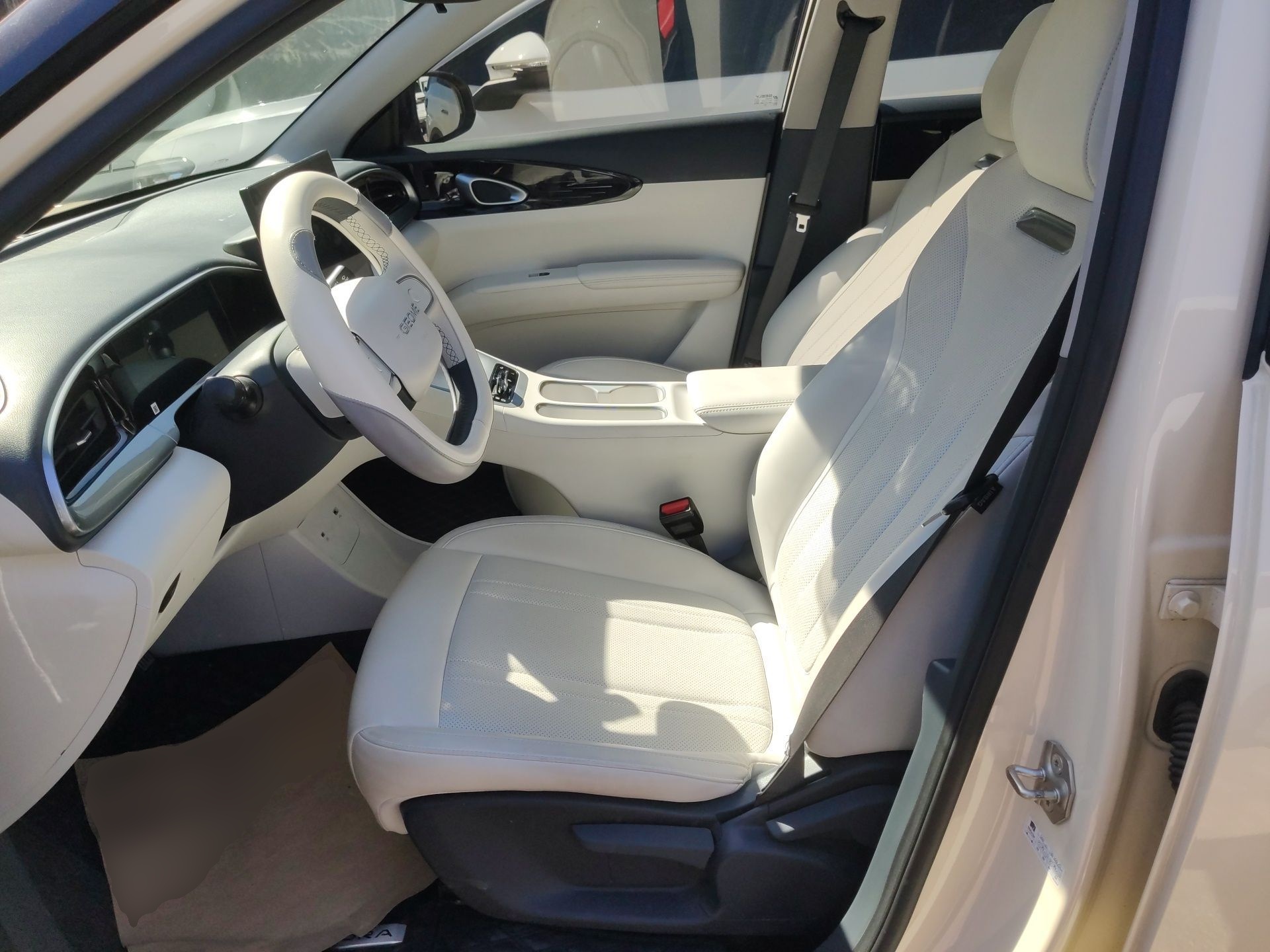 Переднее сиденье в автомобиле