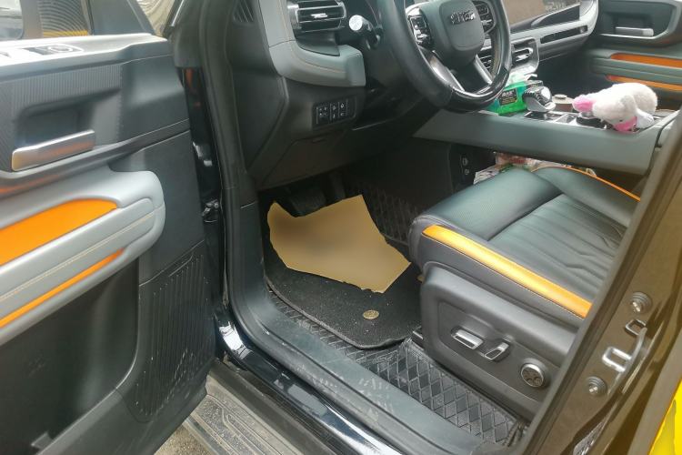 Used BAIC Off-Road BJ40 2024 2.0T All-New Urban Hunter Edition Chivalrous Style
