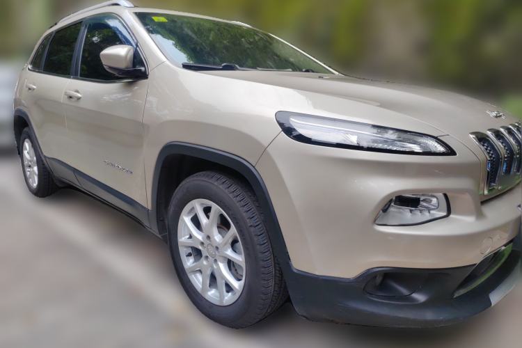 Used Jeep Cherokee 2017 2.4L Leading Edition Front Right 45 Deg