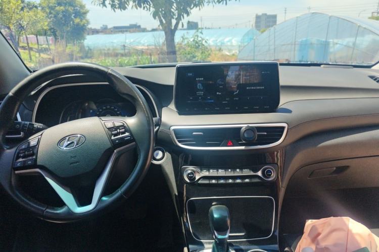 Used Hyundai Tucson 2019 280TGDi Dual-Clutch Two-Wheel Drive Fashion Edition China VI Standard