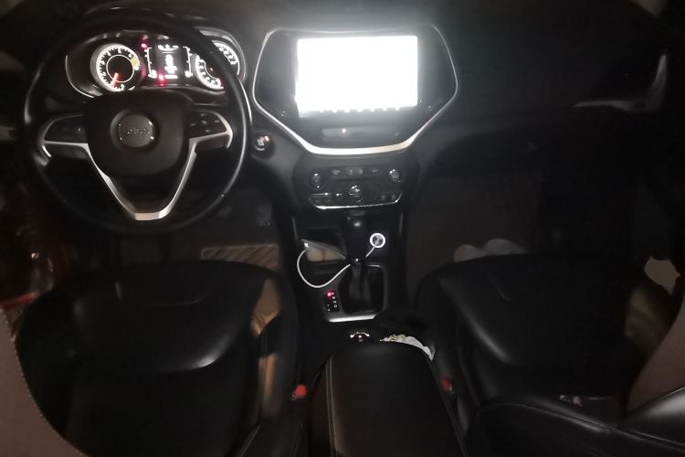 Used Jeep Cherokee 2016 2.4L Leading Edition Center Console