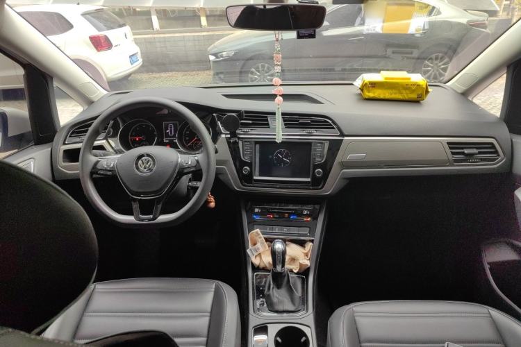 Used Volkswagen Touran 2021 Touran L 280TSI DSG Comfort Edition 7 Seats Center Console