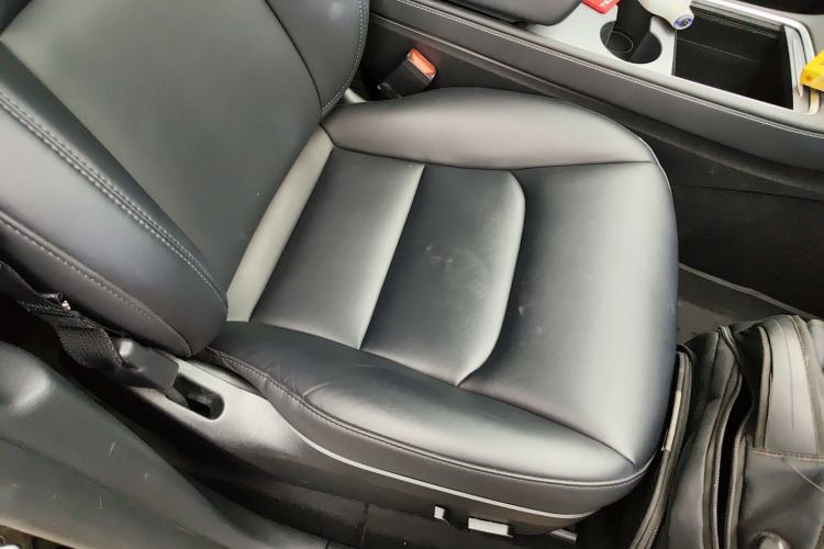 Used Tesla Model Y 2023 Rear-Wheel-Drive Version Right Front Seat