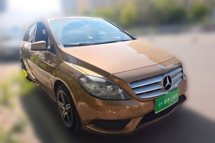 Used Mercedes-Benz B-Class 2012 B 180 Front Right 45 Deg