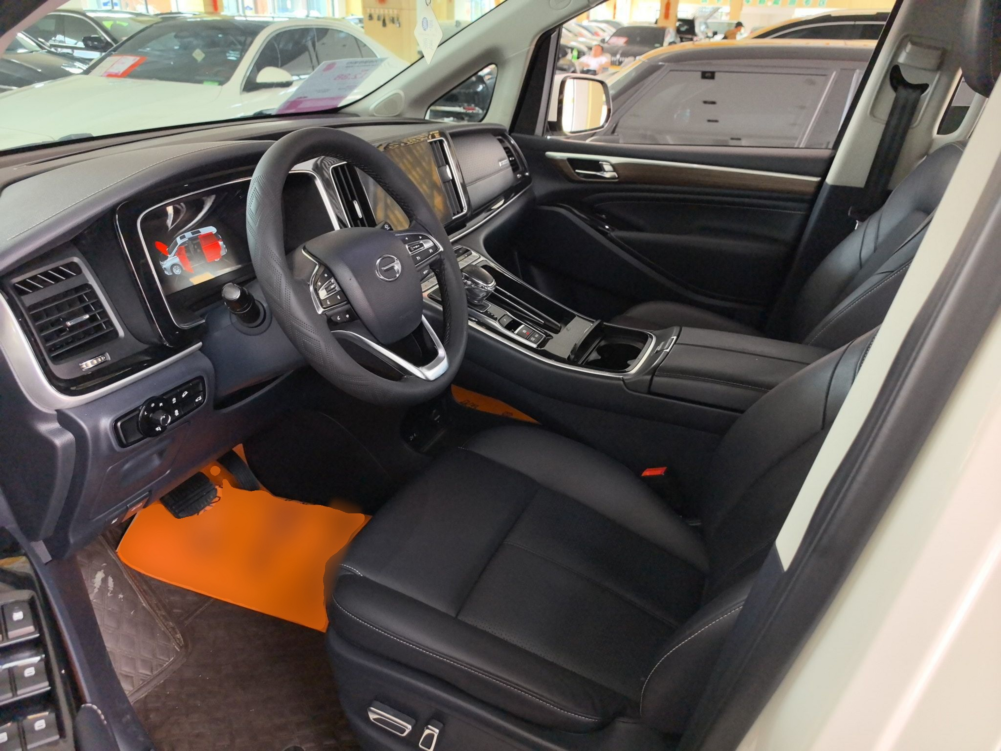 المقاعد الأمامية داخل السيارة