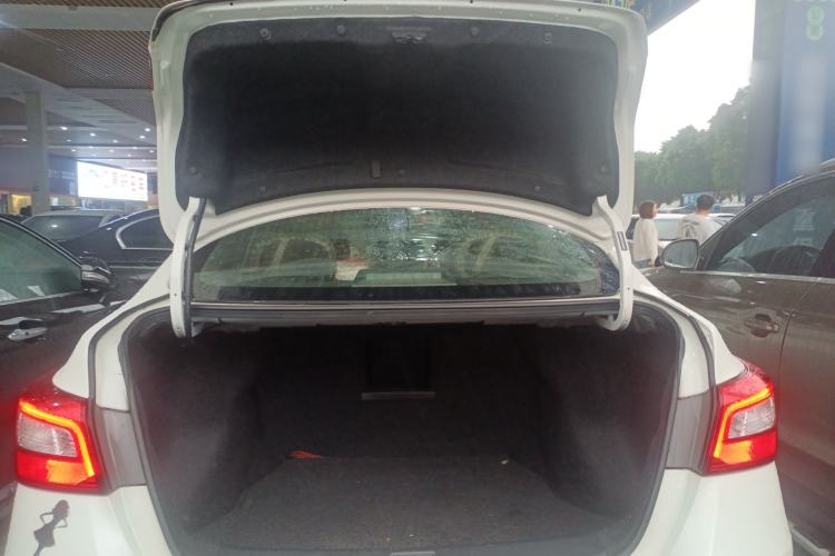 Used Nissan Sylphy 2019 1.6XV CVT Smart Connect Luxury Edition China VI Standard Trunk