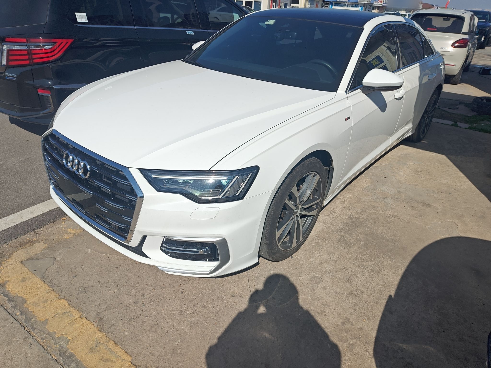 Под передней частью автомобиля