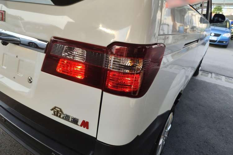 Used Jinbei Gold Hiace M Classic 2024 1.5L Travel Lion Passenger Van 7 Seats