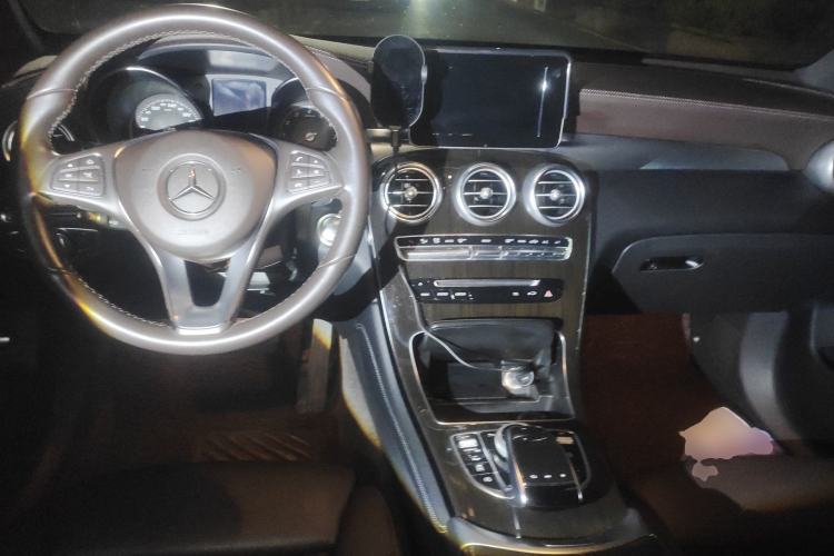 Used Mercedes-Benz GLC 2017 GLC 260 4MATIC Dynamic Edition Center Console