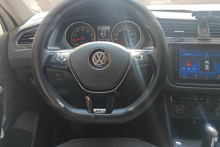 Used Volkswagen Tiguan L 2020 330TSI Automatic Two-Wheel Drive Luxury Edition China VI Standard