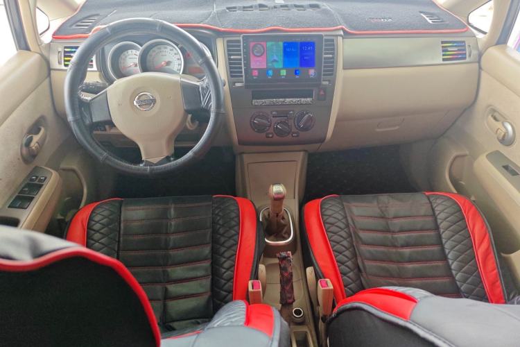 Used Nissan Tiida Sedan 2008 1.6L Manual Fashion Edition Center Console