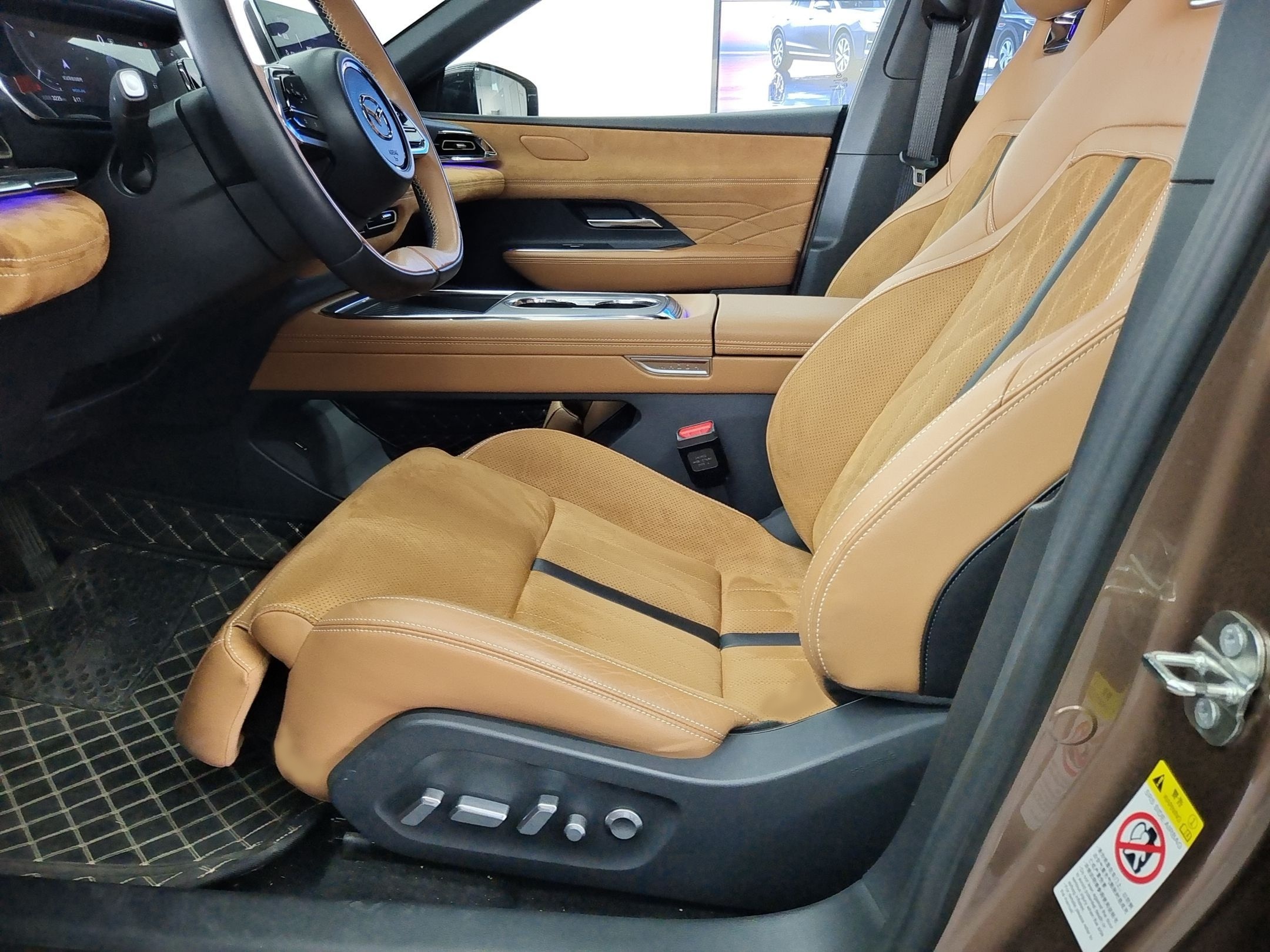 Переднее сиденье в автомобиле