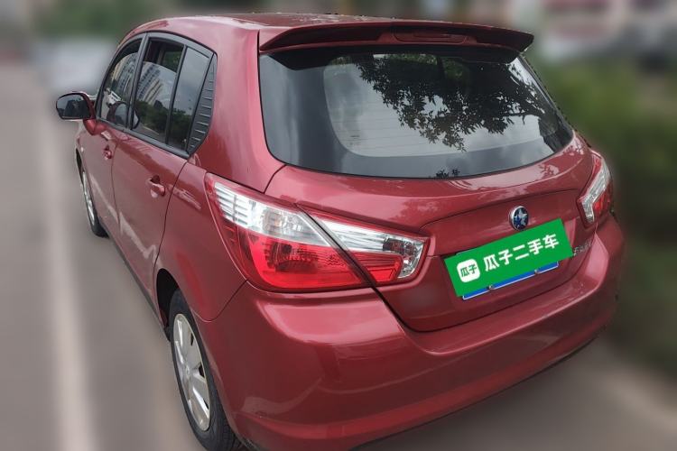 Used Venucia R50 2015 1.6L Manual Fashion Edition
