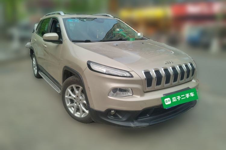 Used Jeep Cherokee 2016 2.4L Leading Edition Front Right 45 Deg